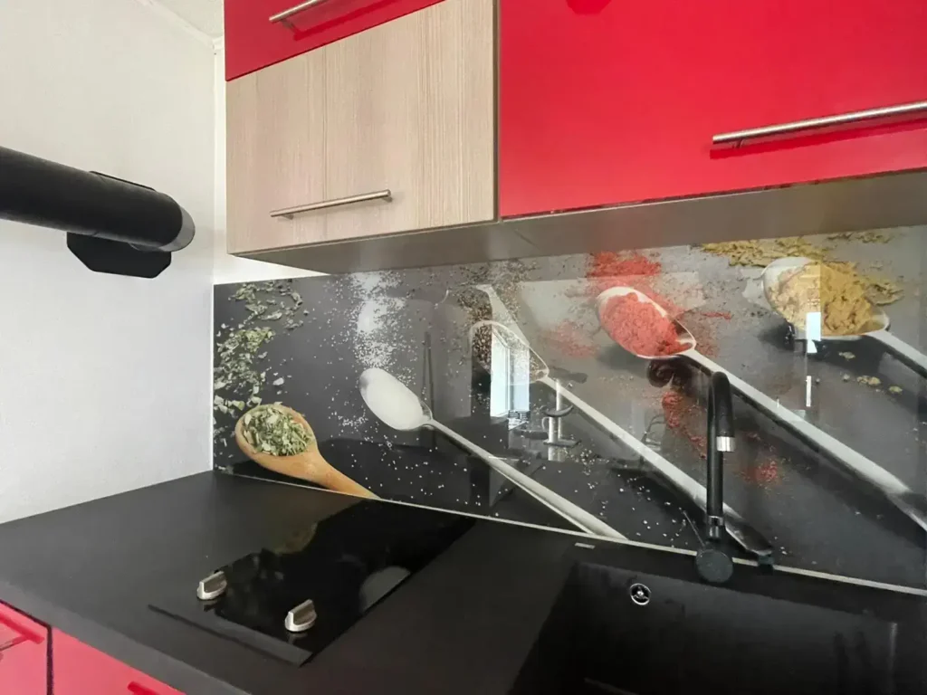kaljeno_staklo_za_kuhinje_04